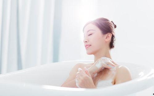 女人洗澡图片,女性洗浴之美瞬间捕捉