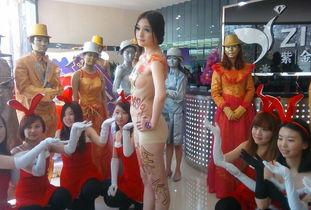 高速裸奔女生活照,裸奔女在高速的惊心动魄瞬间