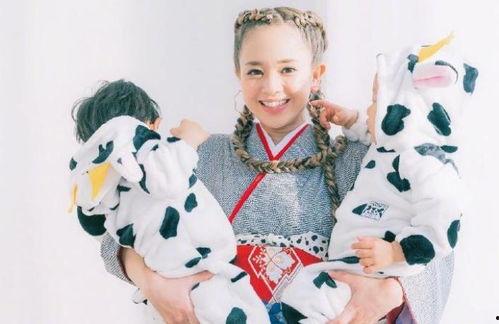 四人比心照片,比心照片背后的温馨故事”