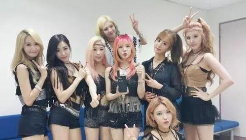 四人比心照片,比心照片背后的温馨故事”